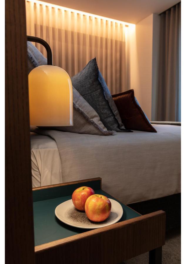 Next Hotel Melbourne, Curio Collection By Hilton Exterior photo A bed with a pillow