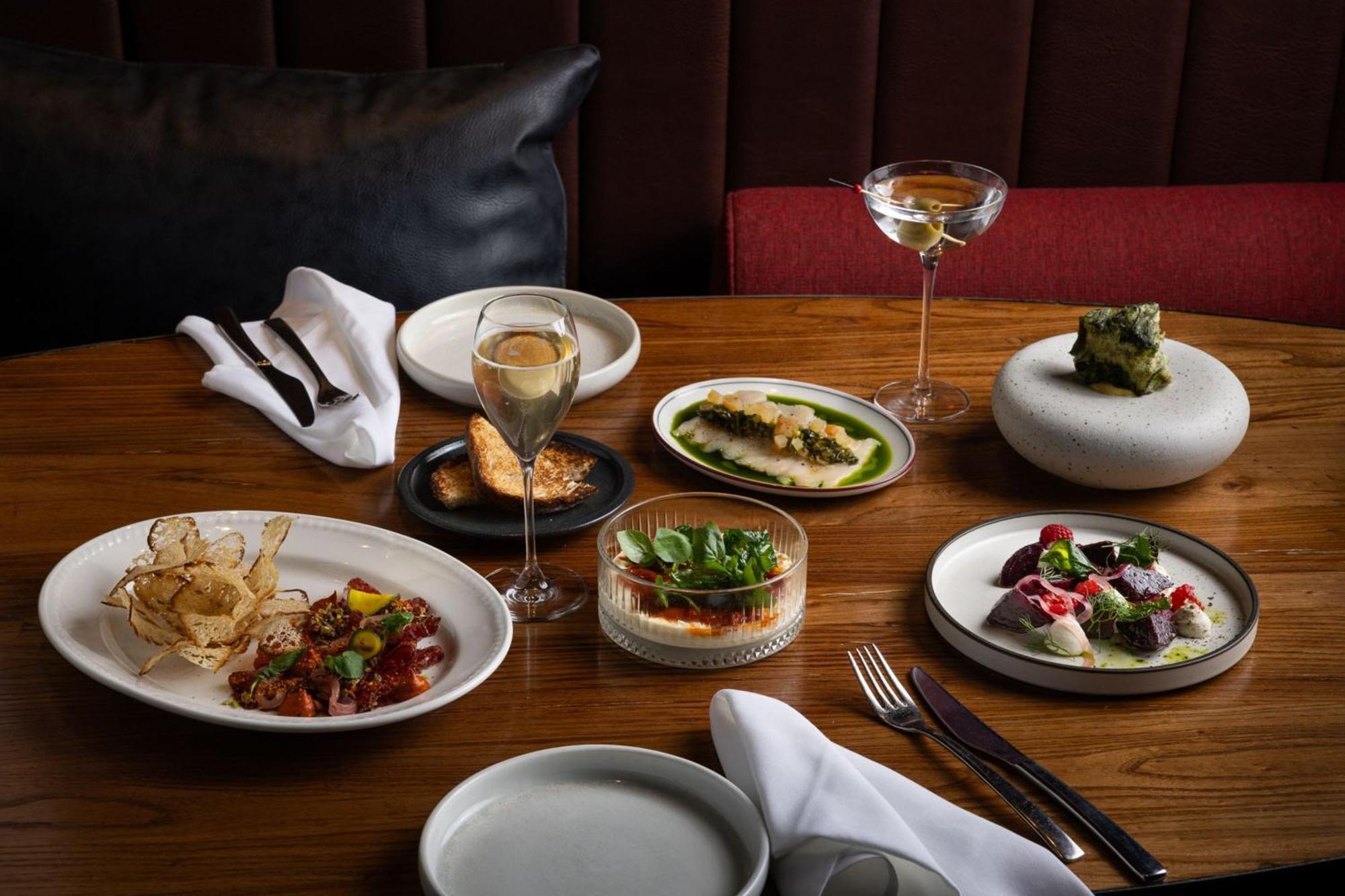 Next Hotel Melbourne, Curio Collection By Hilton Exterior photo Dishes at the restaurant