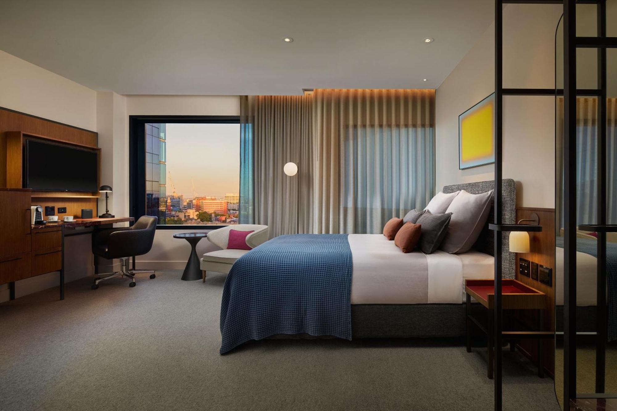 Next Hotel Melbourne, Curio Collection By Hilton Exterior photo A bedroom at the hotel