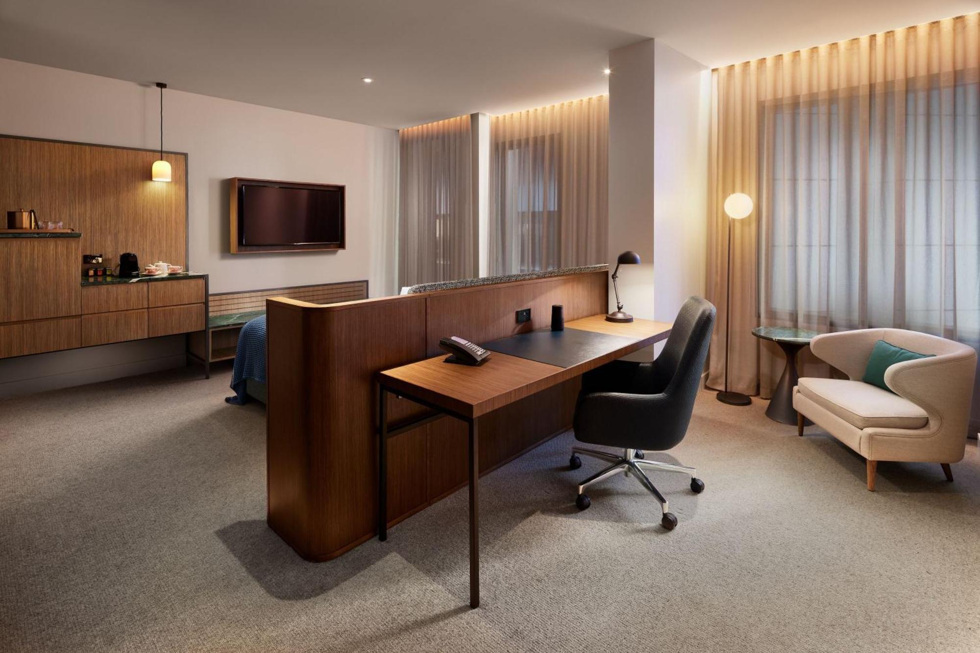 Next Hotel Melbourne, Curio Collection By Hilton Exterior photo A room at the hotel